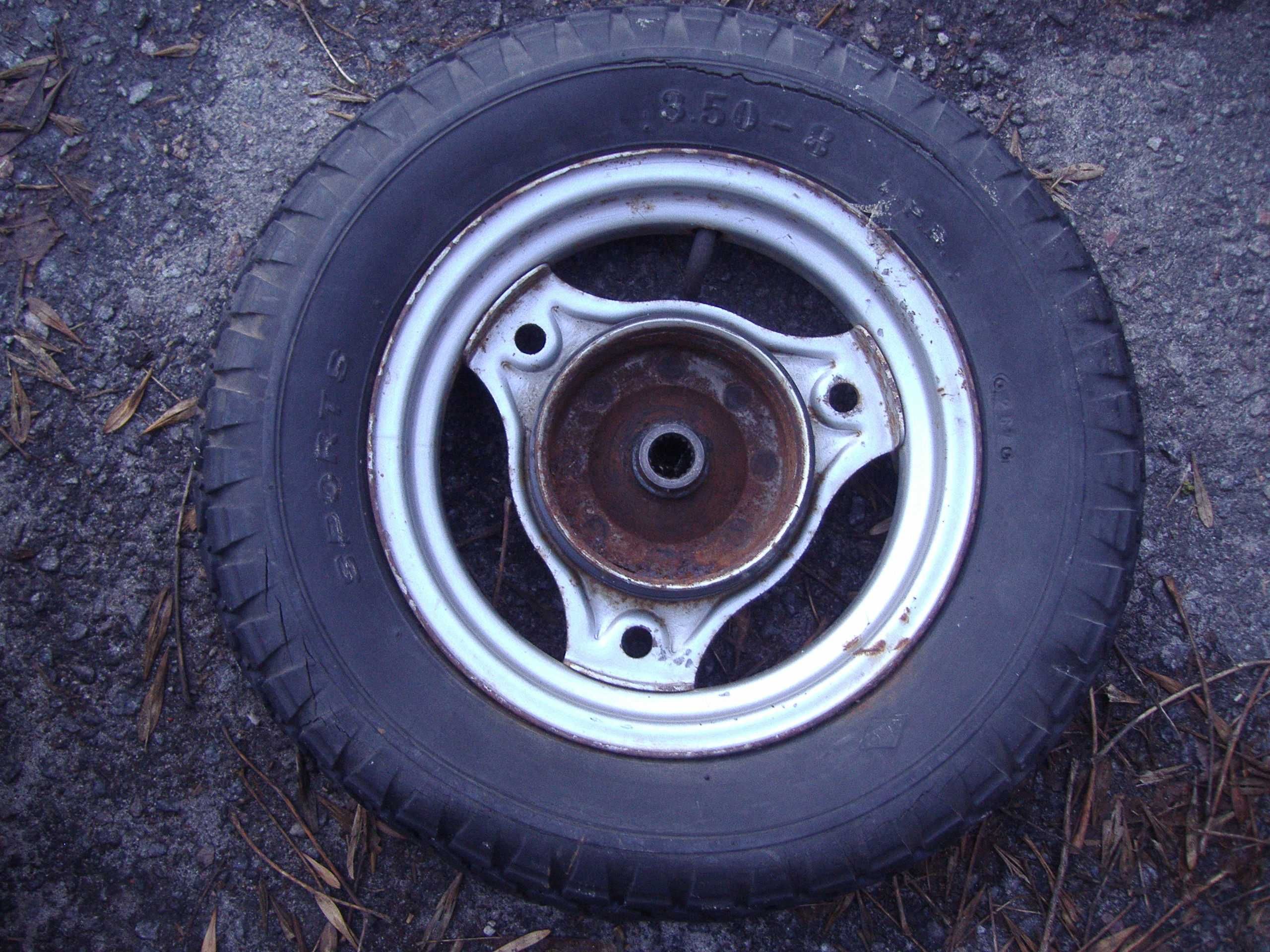 Колесо диск 10" на скутер мопед тачку (задний передний) 3.00-10 резина