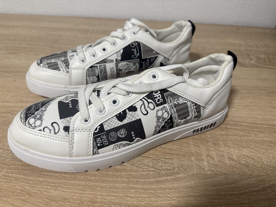 Кросівки(снікерси). Стан - НОВИЙ. Розмір - 44(28см)