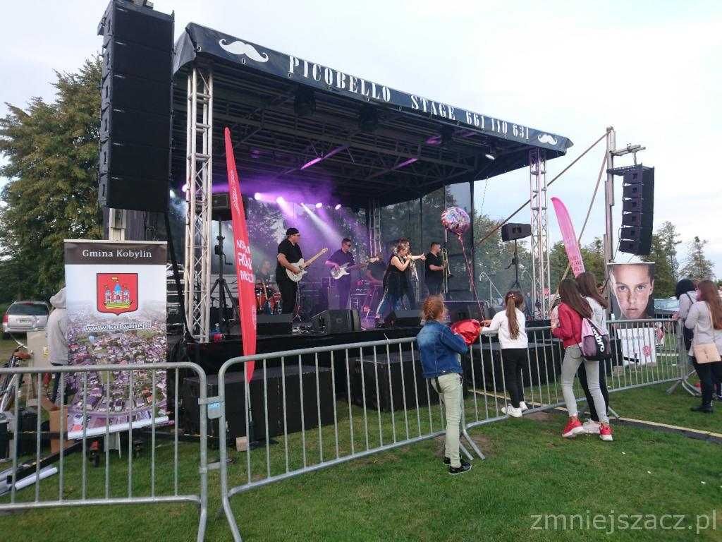 Scena mobilna Estrada Nagłośnienie Oświetlenie Barierki na twój Event