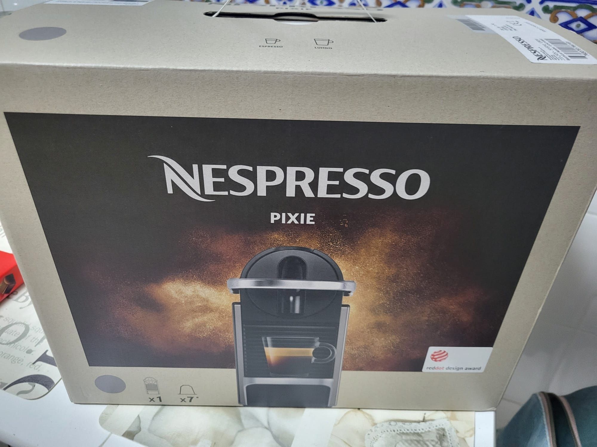 Máquina de café Nespresso pixie