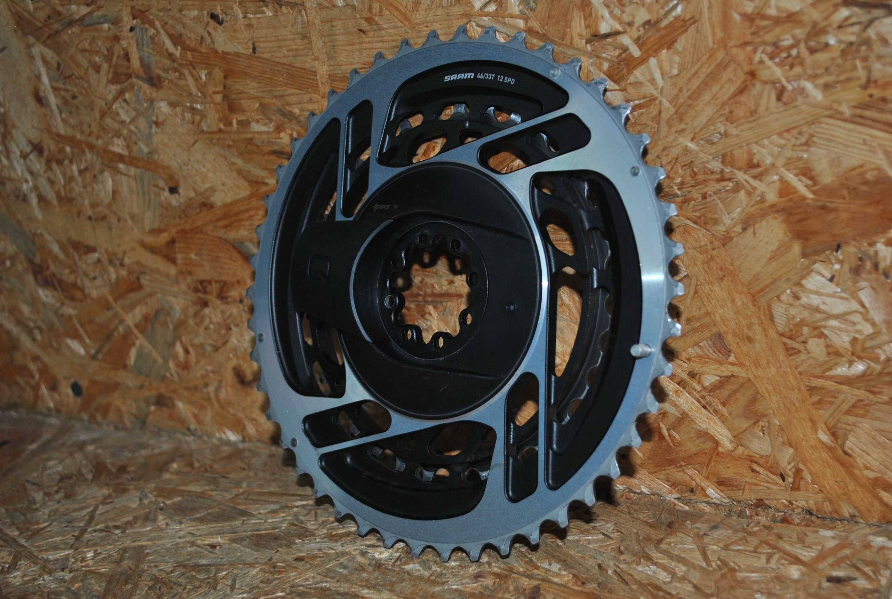 Idealna zębatka z pomiarem mocy Sram Red Axs Quarg 46/33T Gravel