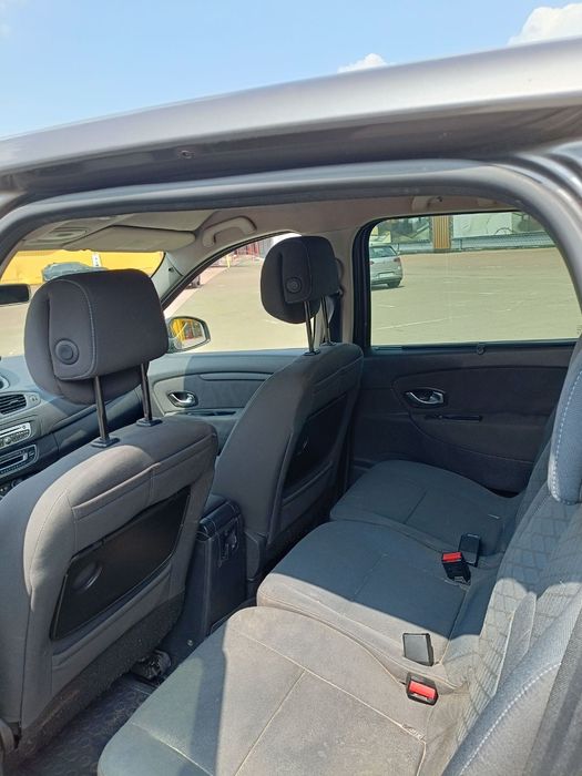 Продам гарне авто Renault Scenic
