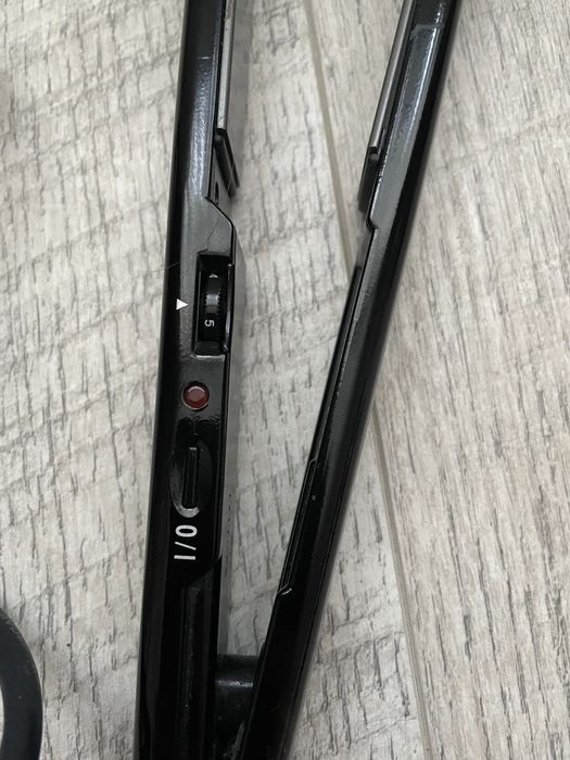 Плойка випрамляч