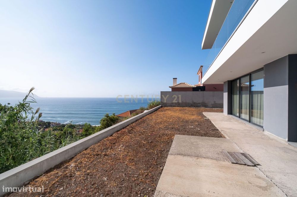 Moradia T3 moderna com vista deslumbrante para o mar