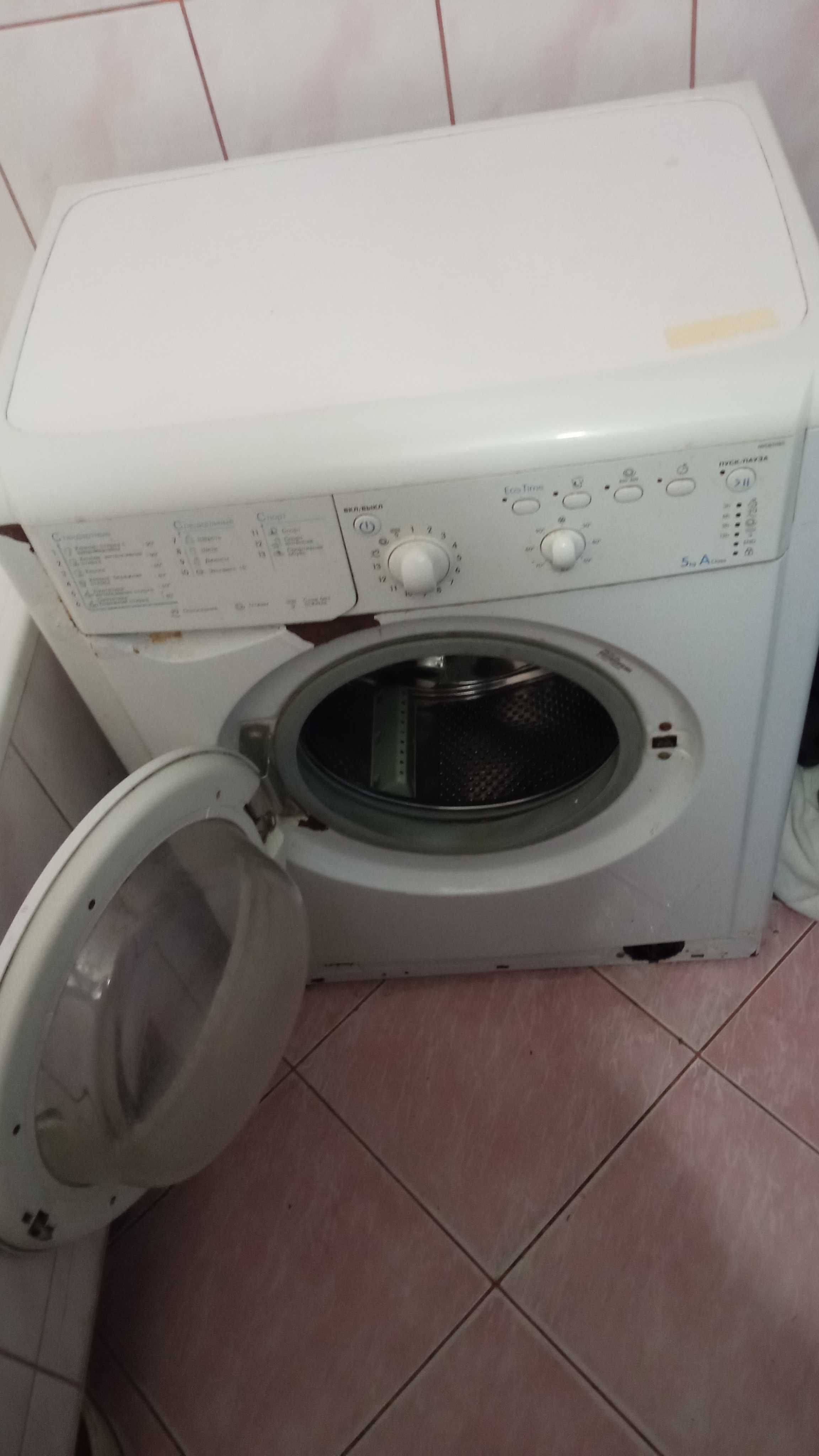 Стиральная машина Indesit IWSB5085