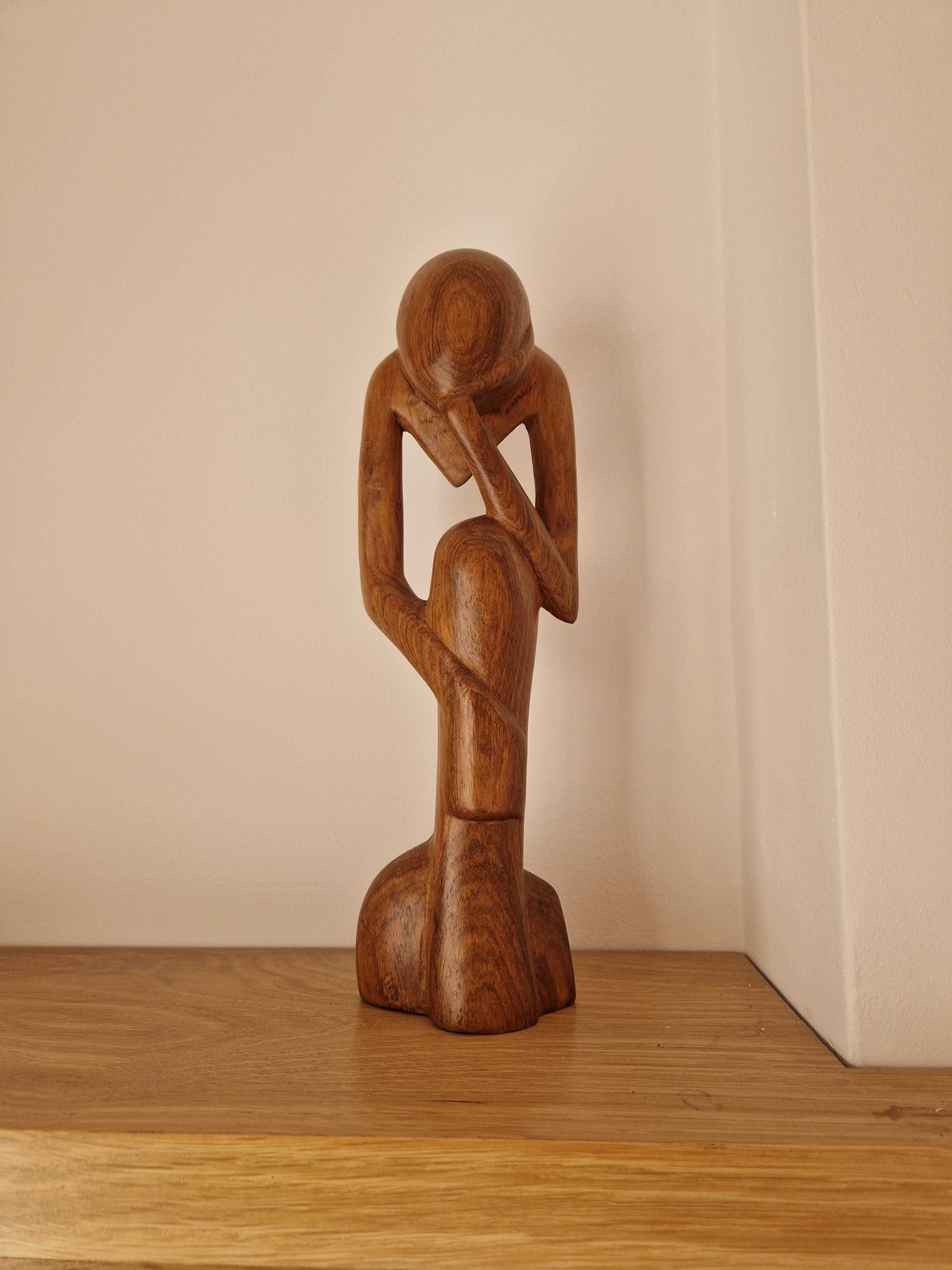 Estatueta em madeira