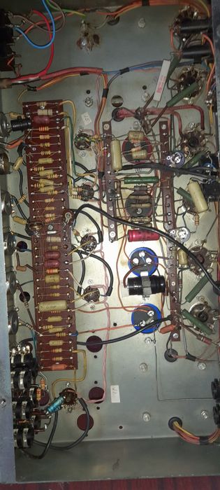 Amplificador para baixo marca Sound City