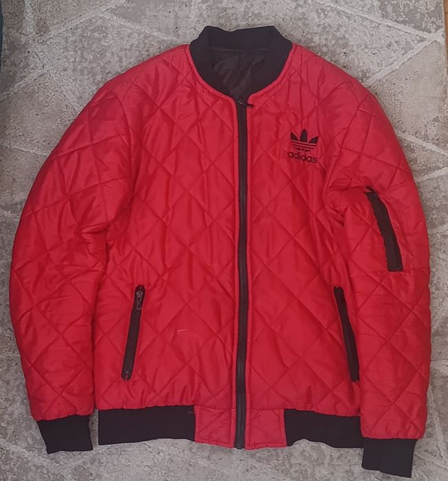 Czerwona pikowana kurtka Adidas Originals bomberka