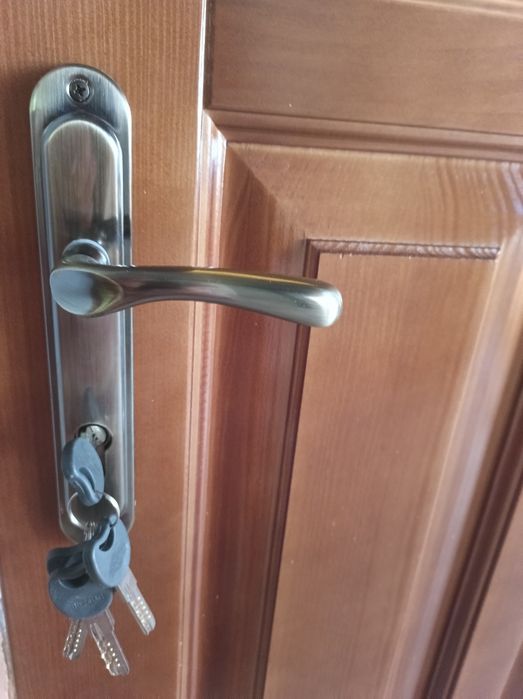 Двері міжкімнатні дерев'яні