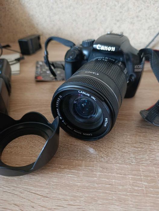 Фотоапарат Canon EOS 1100D об'єктив canon 18-135 спалах  YongNuo YN565