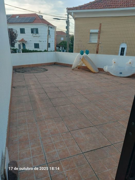 Arrendo moradia de familia no Bairro da madre de Deus