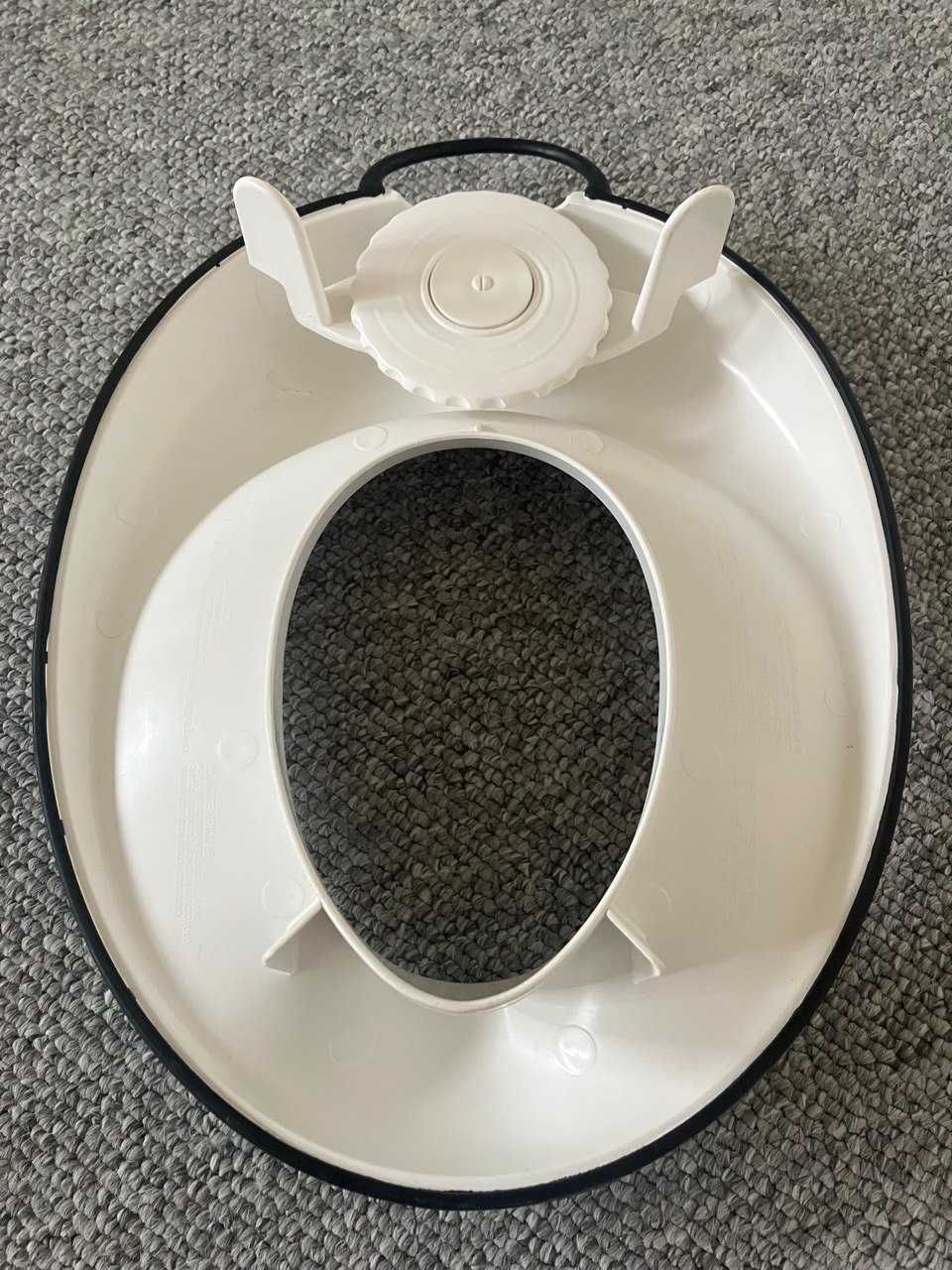 Сиденье для унитаза BabyBjorn Toilet Trainer, белый с черным