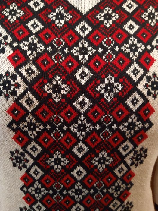 Вишита ( в'язана ,трикотажна ) сукня