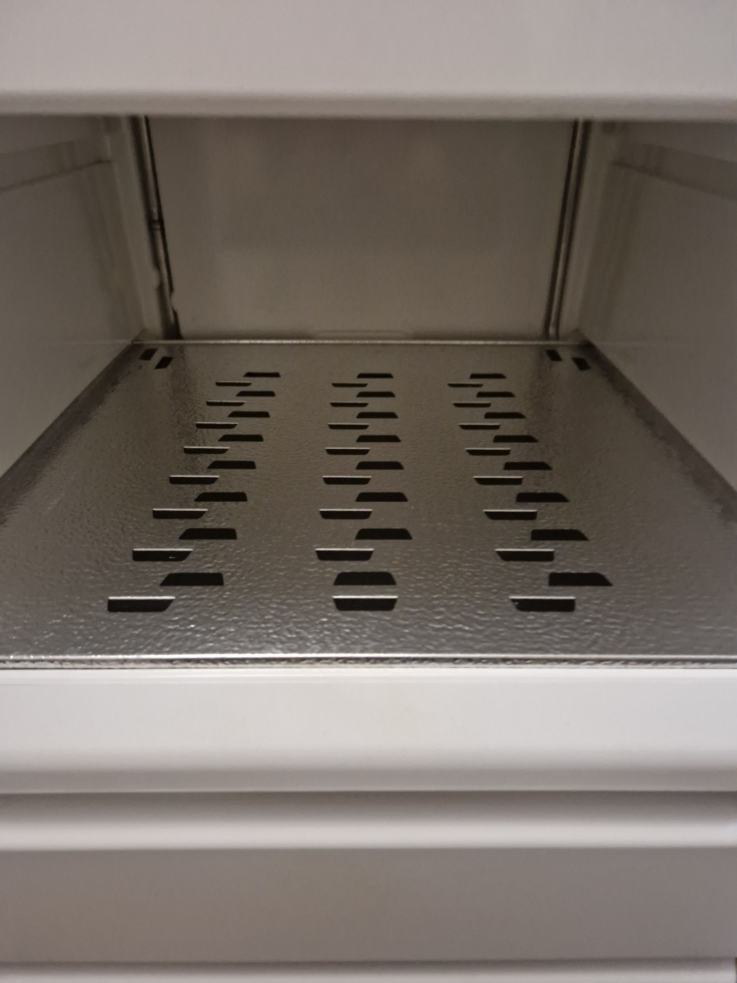 Arca congeladora vertical Zanussi ZV180R