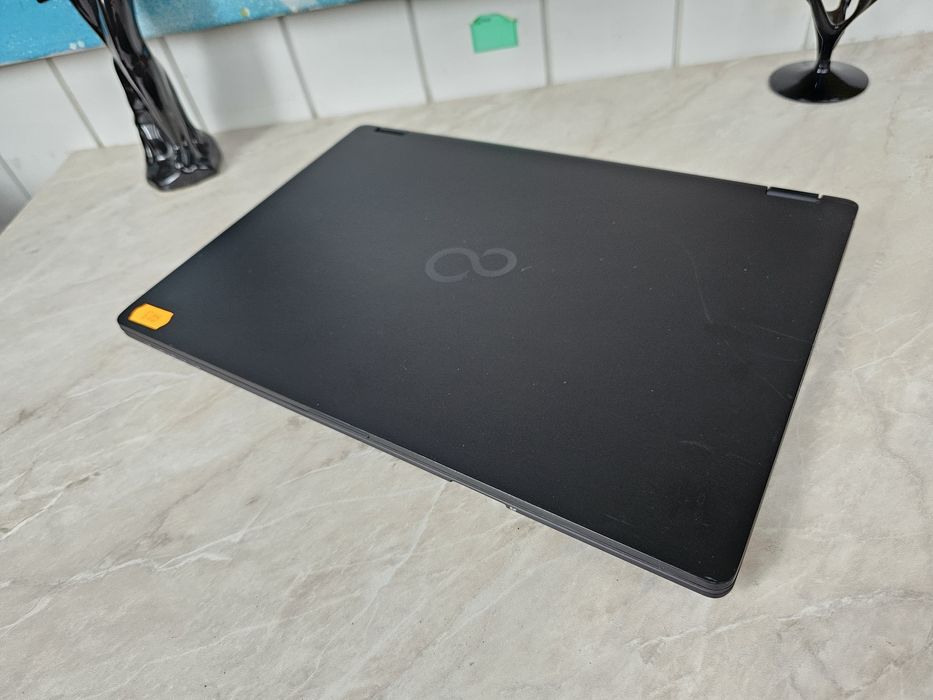 Ноутбуки Fujitsu LifeBook U748 (i5/16/256)