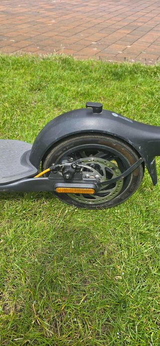 Hulajnoga elektryczna Ninebot f30d używana 300w 22km/h 36v zasięg 30km