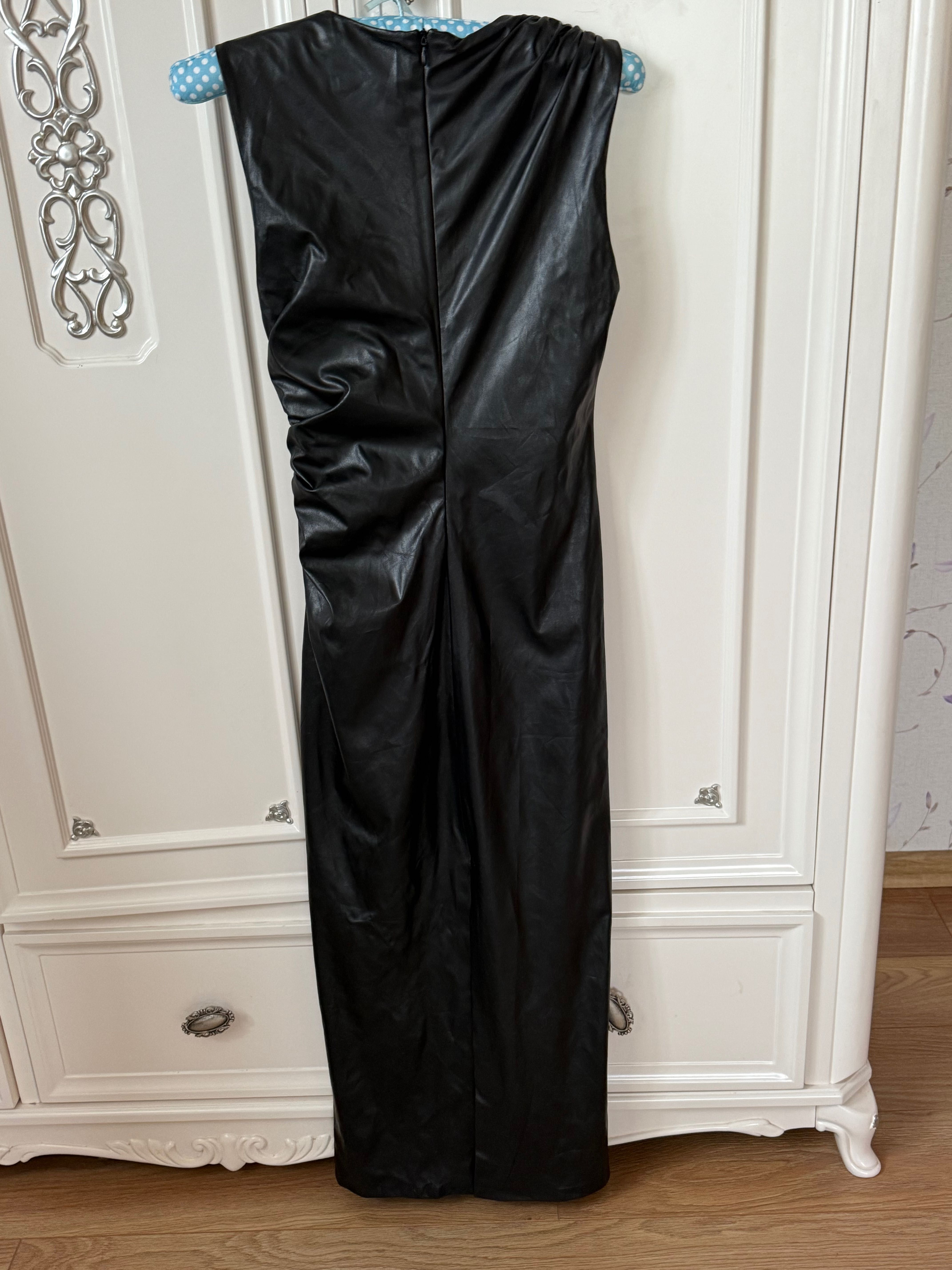 Шикарное кожаное платье zara миди