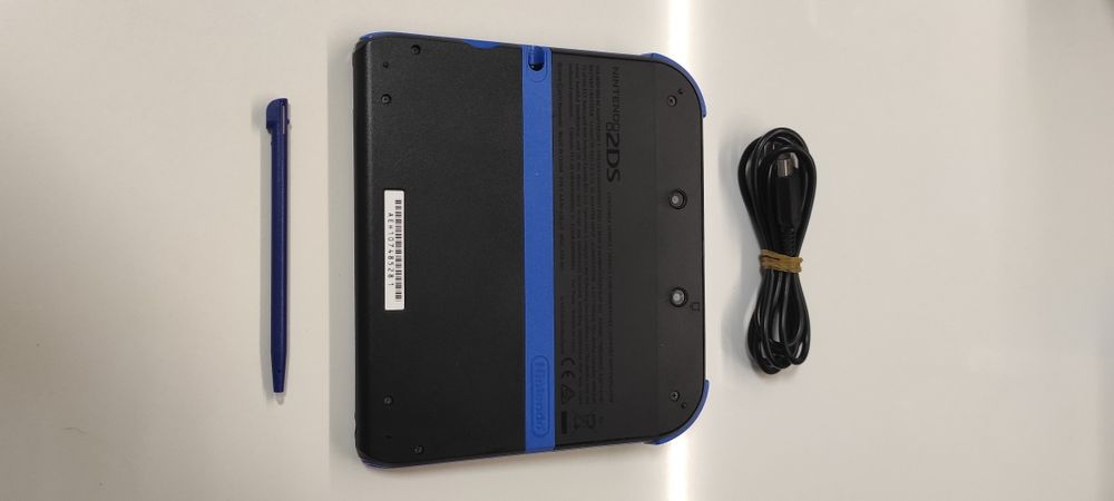 Vendo Nintendo 2DS com muitos jogos digitais.