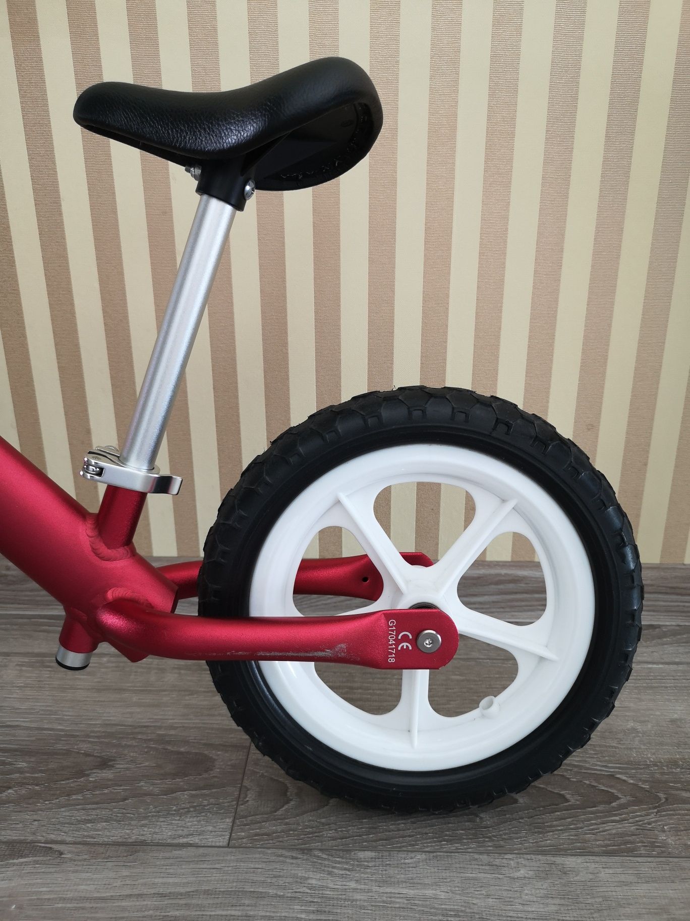 Rower rowerek cruzee biegowy czerwony idealny koła pompowane