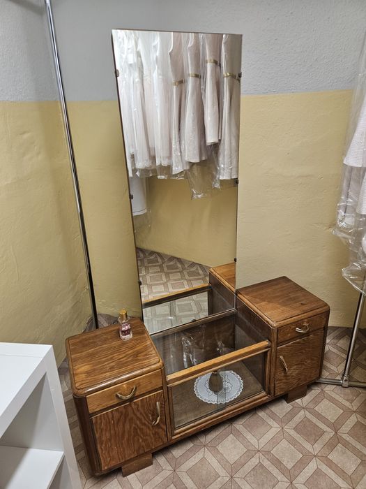 Toaletko-kredens z lustrem