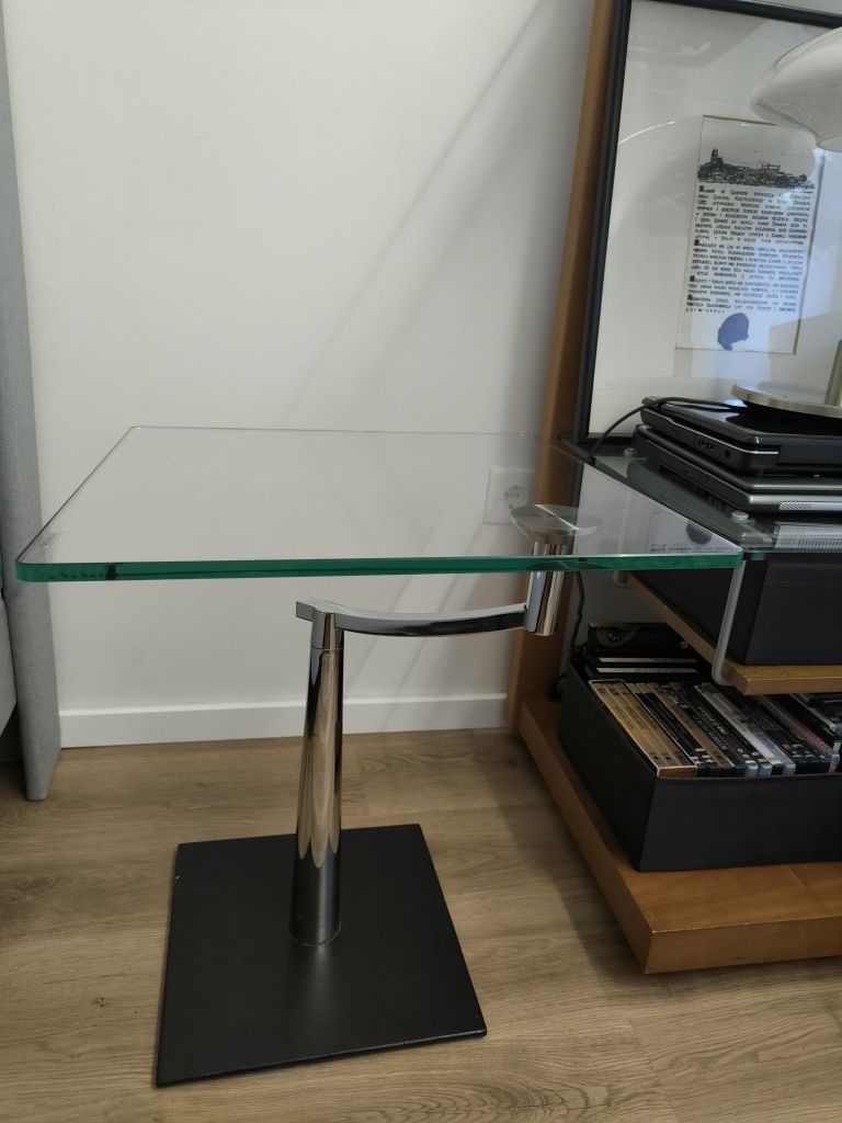 Mesa pequena moderna