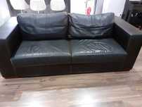Sofá de 2 ou 3 lugares em pele castanha + complemento chaise longue