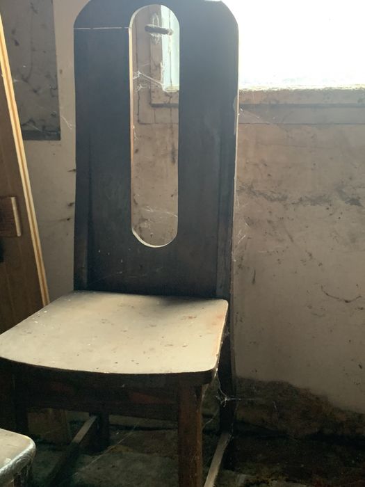 столи стільці меблі