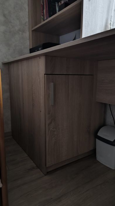 Продам супер стіл під вікно