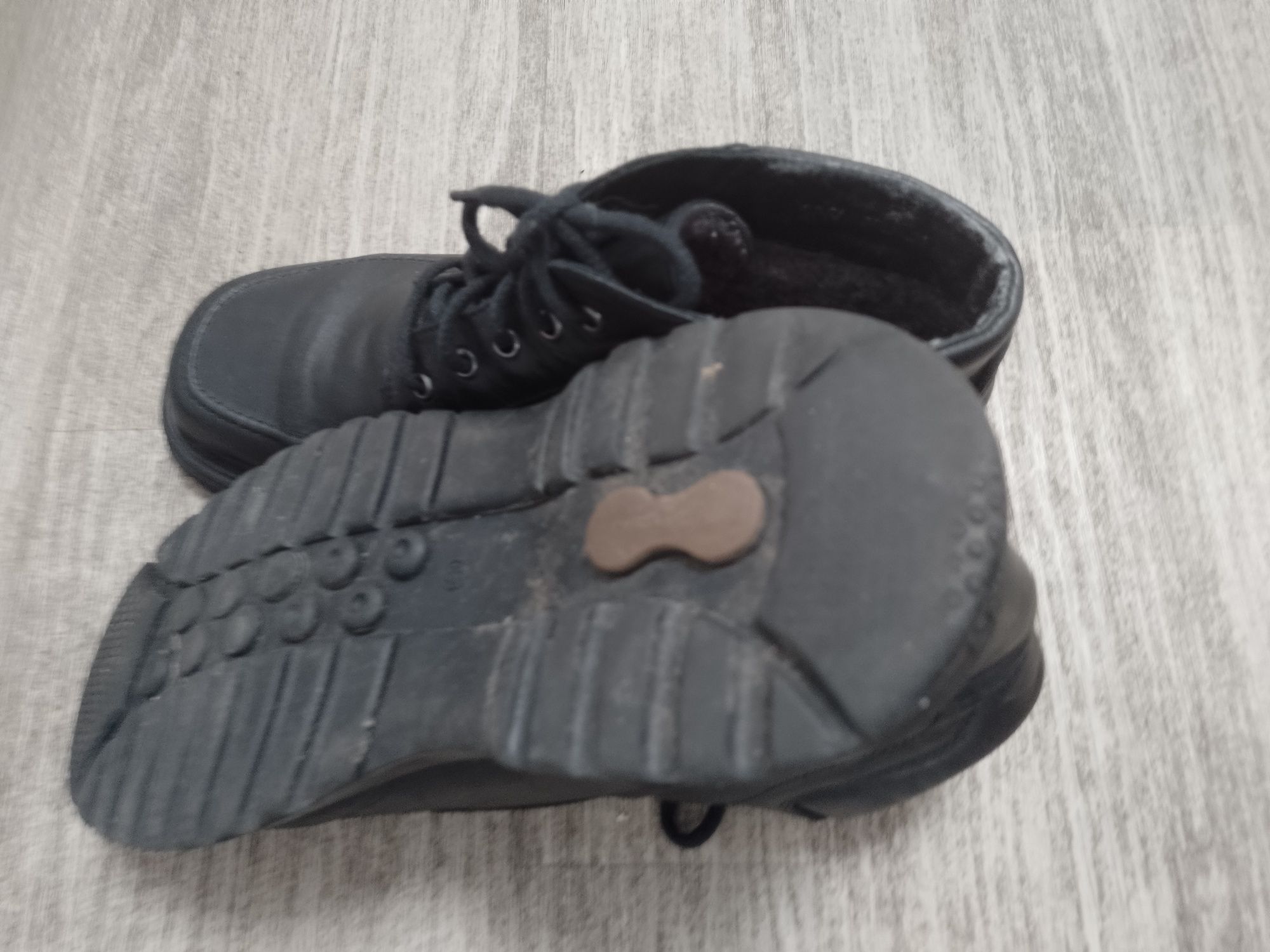 Sprzedam męskie zimowe buty rozmiar 43.
