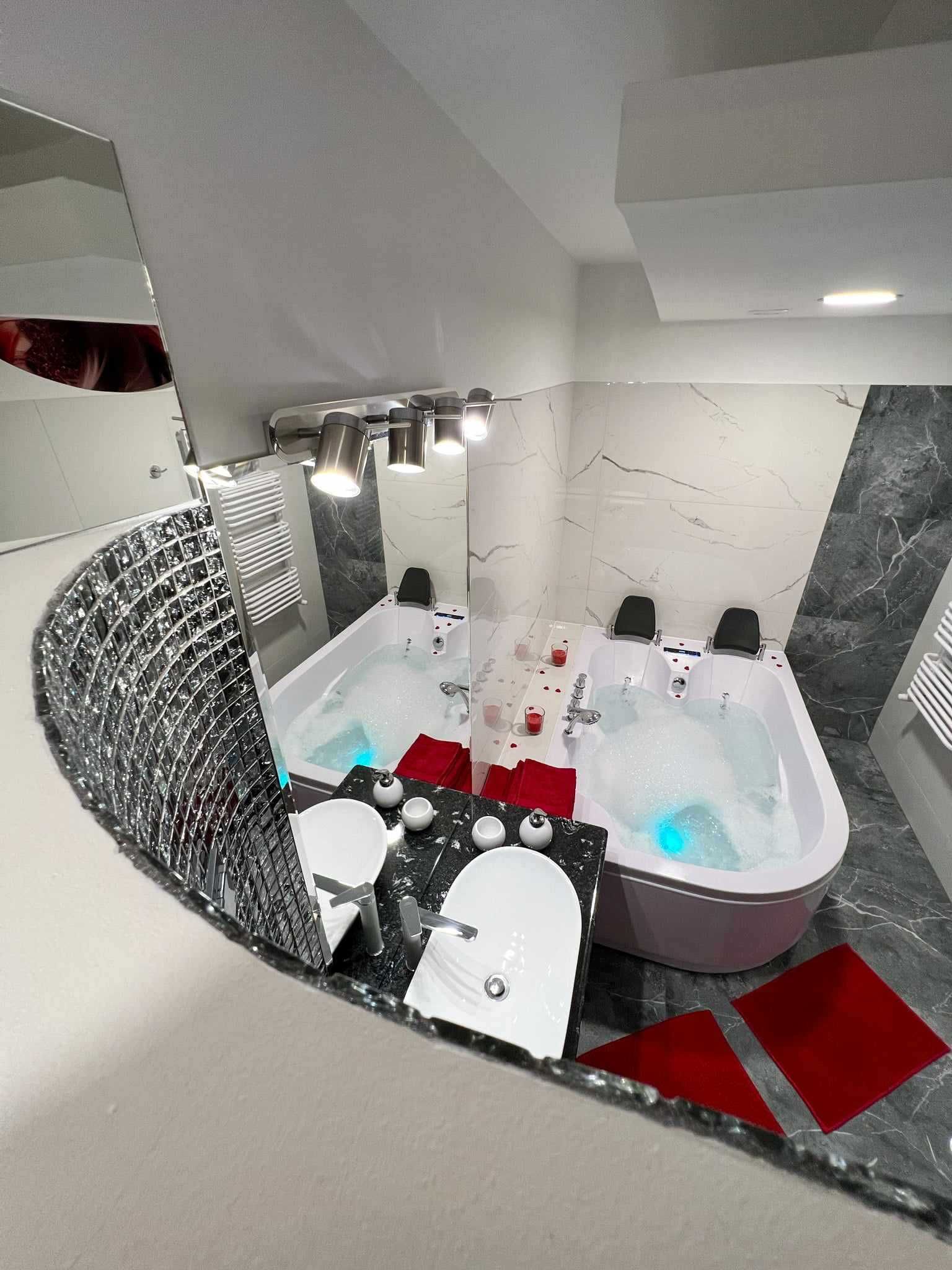 Romantyczny Apartament z Jacuzzi dla Par Love-Room Płock / Soczewka