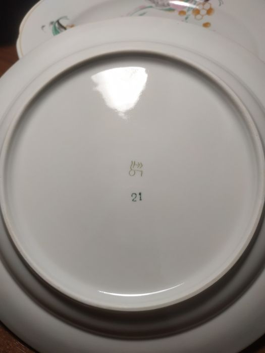 Тарелки мелкие и глубокие d=24см