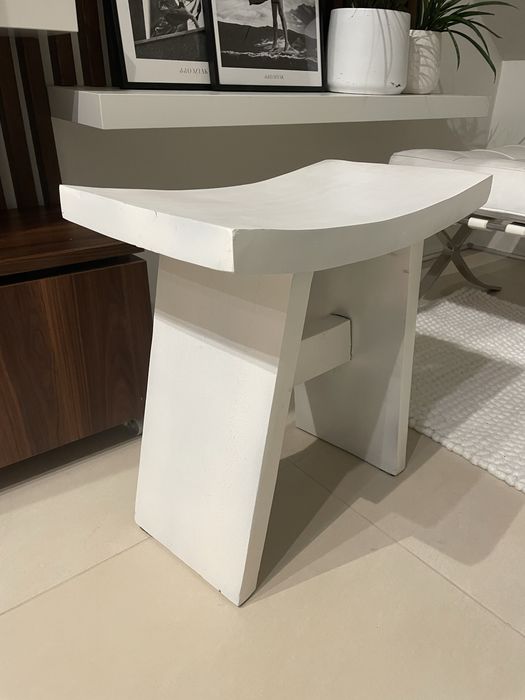 Stołek Boconcept Szogun drewno lite