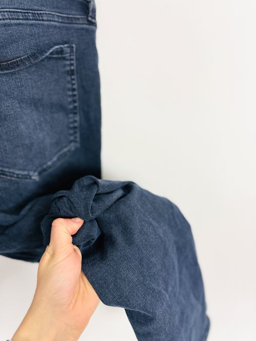 Ciążowe jeansy w kolorze ciemnego denimu L 40 H&M