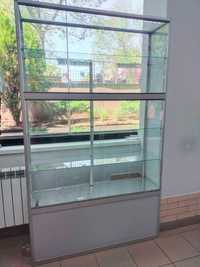Продам стеклянный шкаф  (витрину) , г. Черноморск , Цена снижена