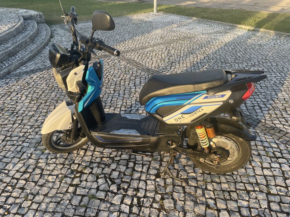 Vende se mota eletrica