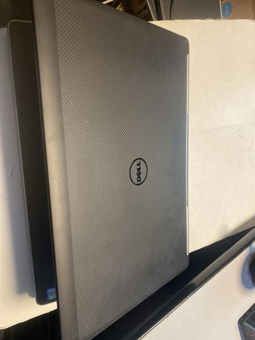 Dell Precision 7720 17" IPS Xeon 16Gb AMD 4 wx7130 8 Quadro P5000 16GB