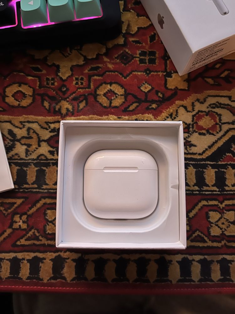 Słuchawki Bluetooth bezprzewodowe w stylu AirPods z etui i mikrofonem