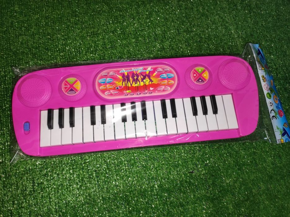 Детское пианино, синтезаторы.