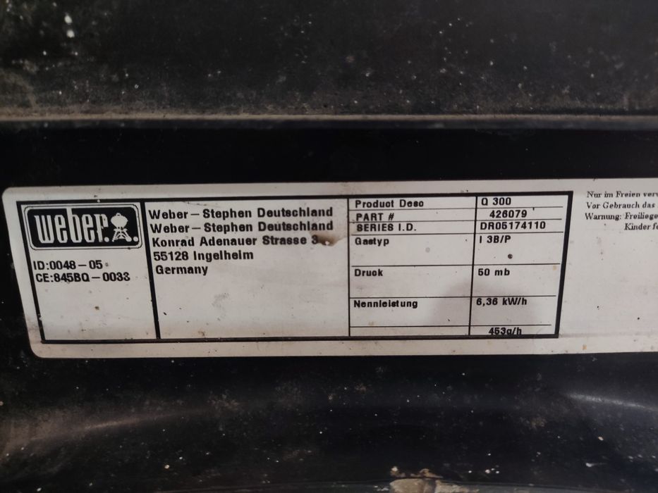 Grill gazowy Weber duży ze  stolikiem - założone nowe palniki..