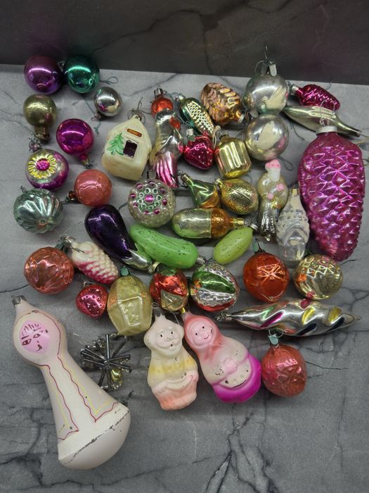 Новогодние игрушки,дед мороз,подставка под серебристую елку