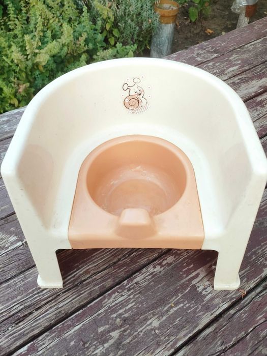 Фiрмений  дитячий  горщик iз з"емною  вставкою для виливання та мийки