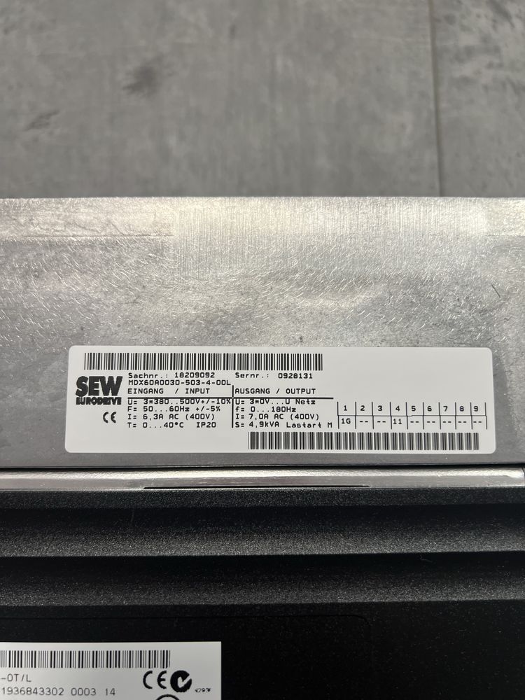 Falownik SEW EURODRIVE MDX61B0030-5A3-4-0T / L