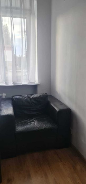 Skórzany wypoczonek wraz z fotelem firmy STANUCH