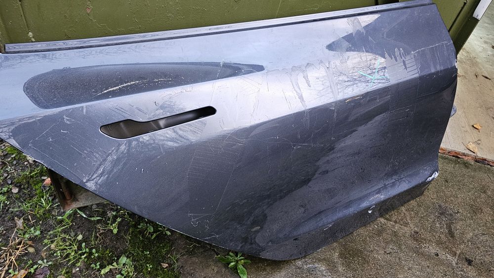 Дверка Tesla Model 3