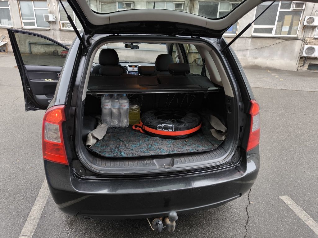 Автомобіль Kia Carens 2.0 бенз., 2008р
