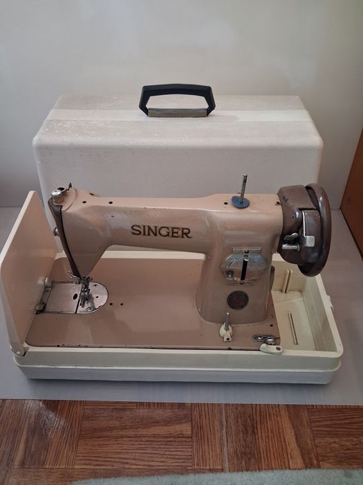 Máquina de Costura Vintage Singer