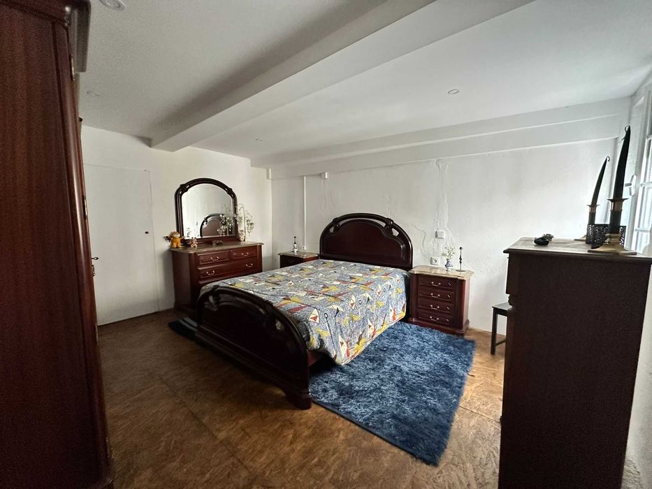 Quarto mobilado para arrendar no centro de Mesão Frio
