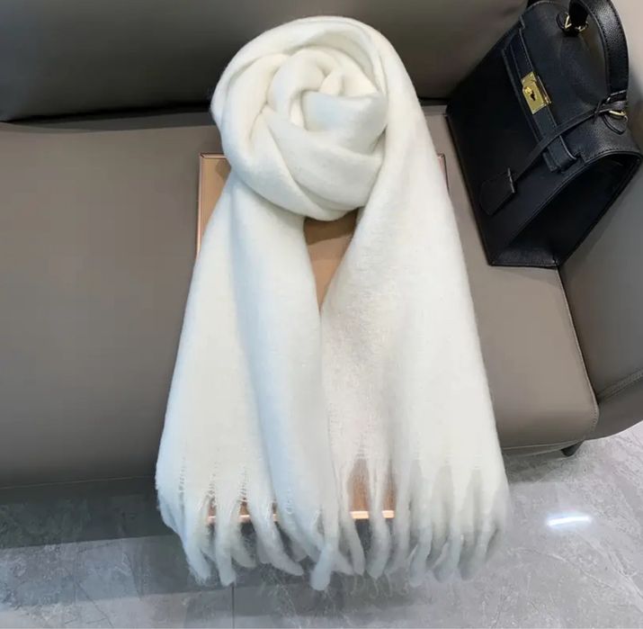 Зимовий шарф білий