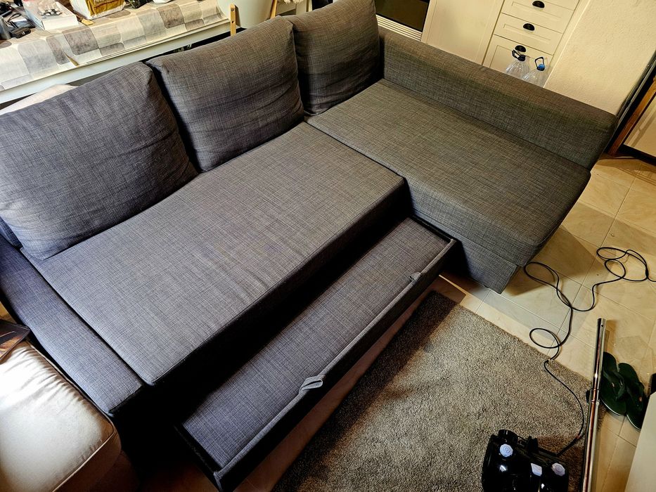 Sofá com cheselong e arrumação