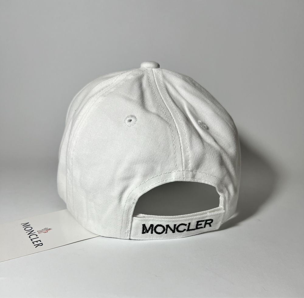Кепка Moncler біла